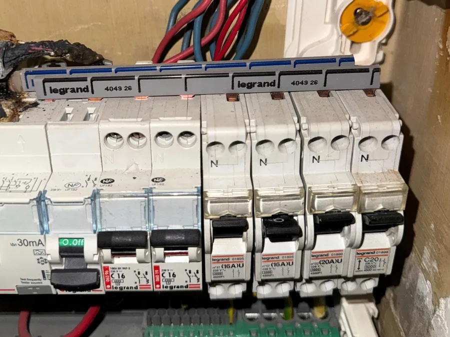 Dépannage électrique par un électricien à Paris